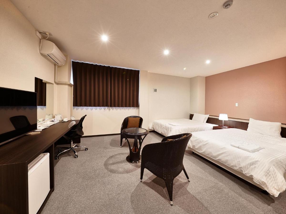 Crown Hotel Okinawa Annex Екстер'єр фото